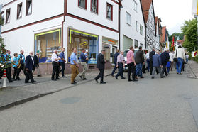 Fronleichnamsprozession durch die Straßen von Naumburg (Foto: Karl-Franz Thiede)